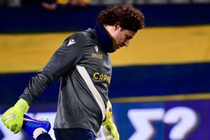 Guillermo Ochoa brilla en el derbi: AEL Limassol remonta y vence al Aris