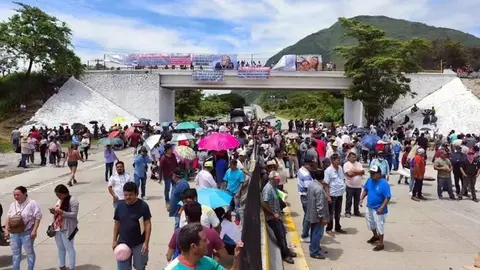 La manifestación ha afectado a miles de turistas que buscaban volver a la CDMX/X: @DiarioCAMBIO22