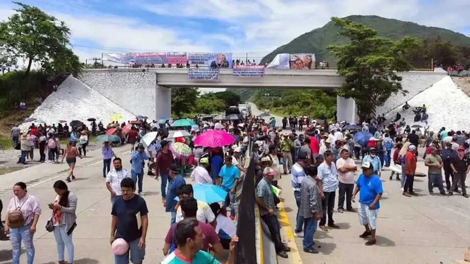 La manifestación ha afectado a miles de turistas que buscaban volver a la CDMX/X: @DiarioCAMBIO22