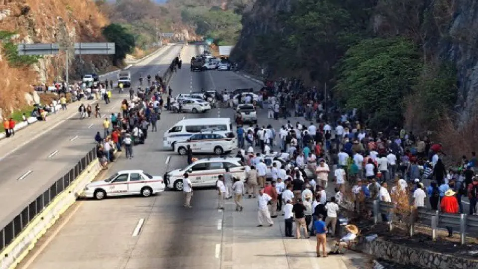 Caos en la Autopista del Sol: bloqueo impide regreso a CDMX