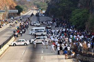 Caos en la Autopista del Sol: bloqueo impide regreso a CDMX