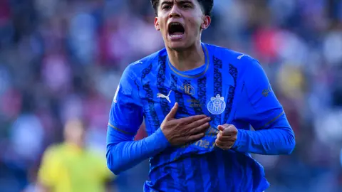Richard Ledezma festejando un gol con Chivas en la Jornada 4 | Imago7