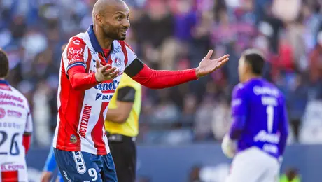 ¡Goleador a la vista! Cruz Azul y Atlético San Luis en negociaciones por Joao Pedro