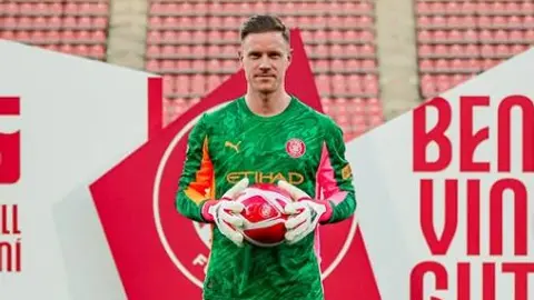 Ter Stegen en su presentación con el Girona | IG @gironafc