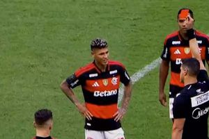 Árbitro realiza inédita expulsión en partido entre Flamengo y Corinthians
