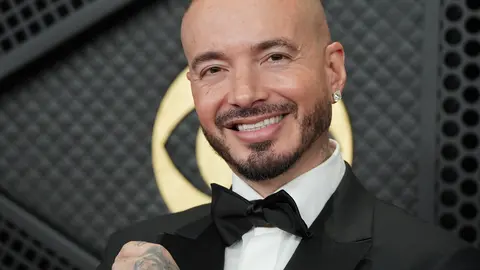 J Balvin durante la ceremonia de los Grammys en Los Angeles | AP