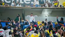 Fidalgo en las tribunas del Estadio Ciudad de los Deportes con la afición de América en el marco del juego ante Necaxa | IMAGO 7