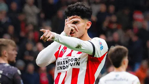 Ricardo Pepi celebrando gol en el PSV l X:PSV