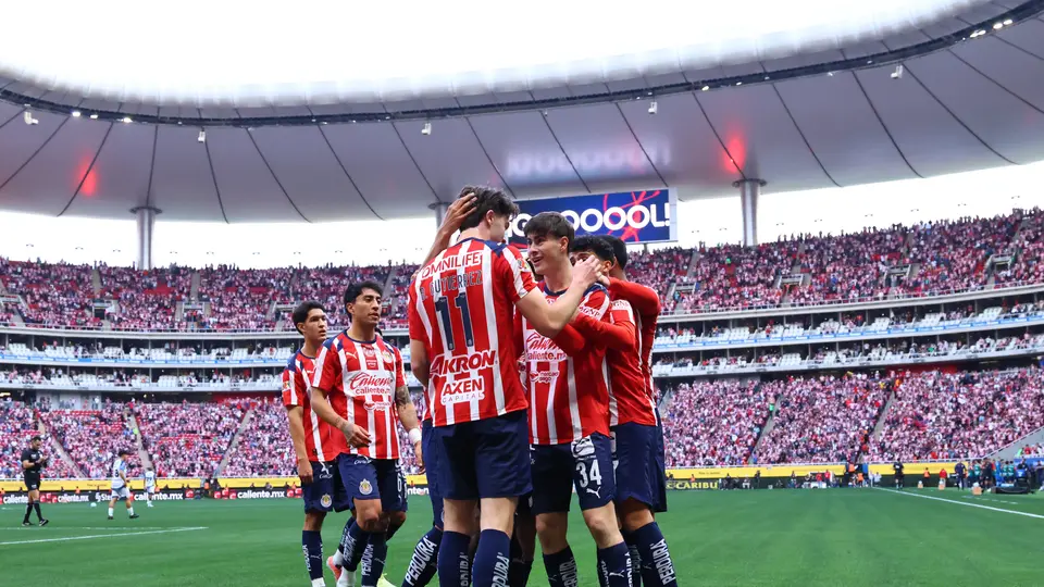 Chivas se mantiene como el primer lugar del torneo | Imago7