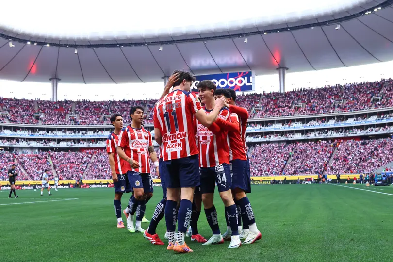 Chivas se mantiene como el primer lugar del torneo | Imago7