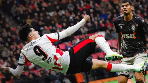 Ricardo Pepi en jugada con el PSV l X:PSV