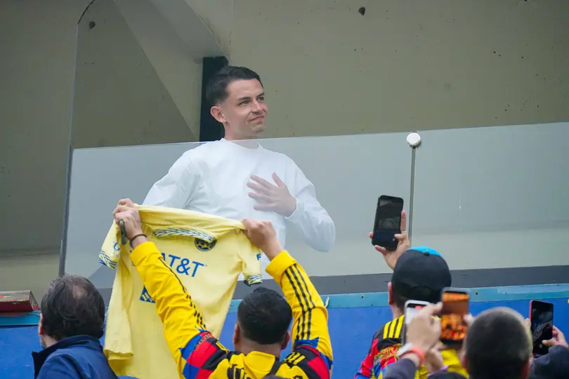 Álvaro Fidalgo se despide de la afición de América en el marco del partido contra Necaxa en la Jornada 4 del Clausura 2026 | IMAGO 7