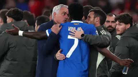 Vini durante la bronca que hubo en el partido ante Benfica | AP