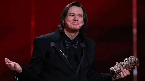 Jim Carrey generó polémica luego de presentarse en los Premios César de París la semana pasada/AFP