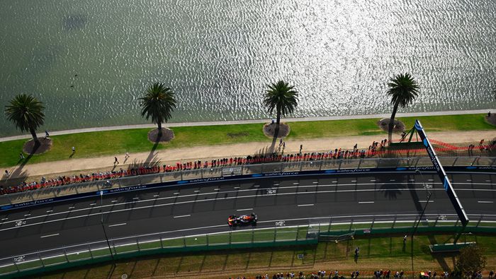 Panorámica de la pista del Circuito de Albert Park en Melbourne, Australia | RED BULL
