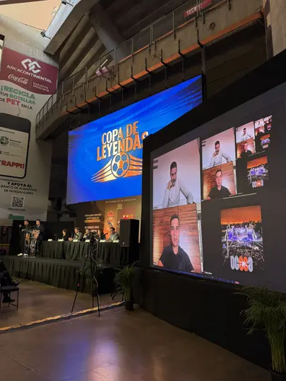 Exjugadores en evento previo de la Copa de Leyendas l X:EstadioAKRON