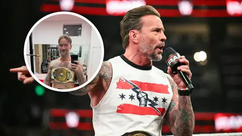 CM Punk al estilo “Becky Two Belts”: la imagen que revive una postal histórica en WWE
