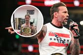 CM Punk al estilo “Becky Two Belts”: la imagen que revive una postal histórica en WWE