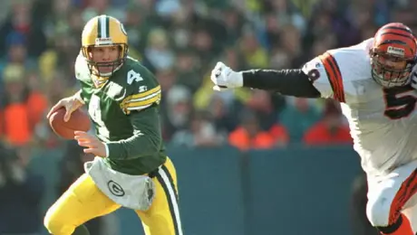 Brett Favre: del cielo en los emparrillados al infierno fuera de ellos