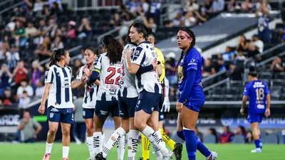¡Más líderes que nunca! Rayadas aplasta a Pumas y reafirma el liderato