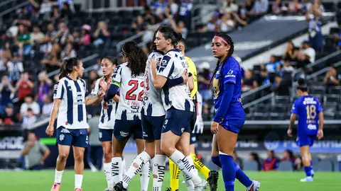 ¡Más líderes que nunca! Rayadas aplasta a Pumas y reafirma el liderato