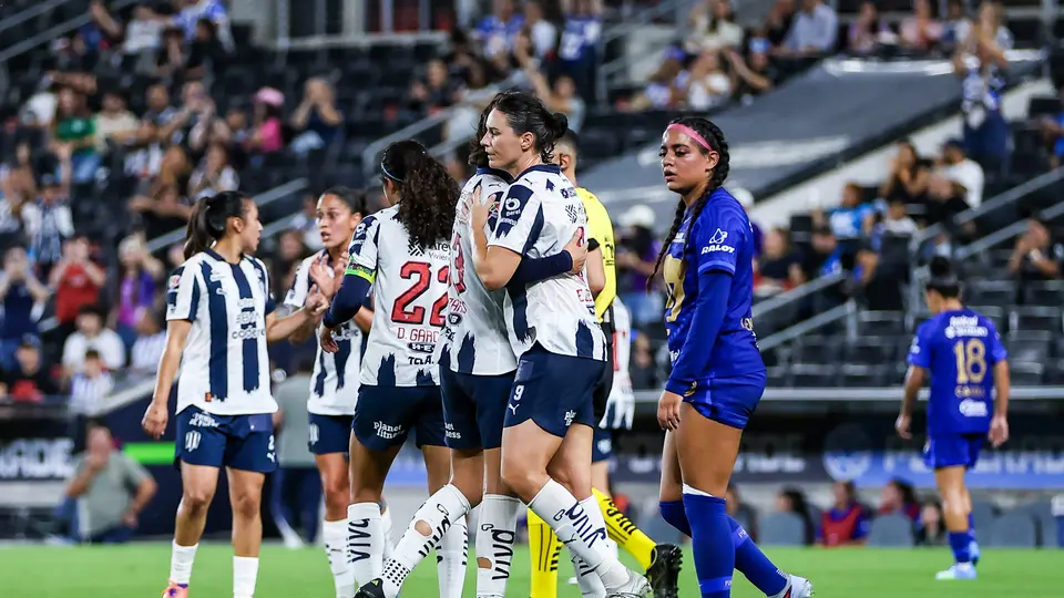 ¡Más líderes que nunca! Rayadas aplasta a Pumas y reafirma el liderato
