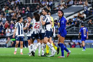 ¡Más líderes que nunca! Rayadas aplasta a Pumas y reafirma el liderato