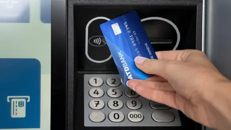 ¿Cuánto dinero puedes tener en tu tarjeta de débito en 2026? Esto dice el SAT
