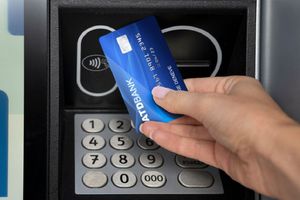 ¿Cuánto dinero puedes tener en tu tarjeta de débito en 2026? Esto dice el SAT