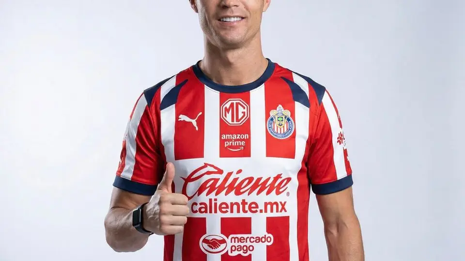 ¡BOMBAZO! Chivas cierra el fichaje de Cristiano Ronaldo, otra de las bromas l @Chivas