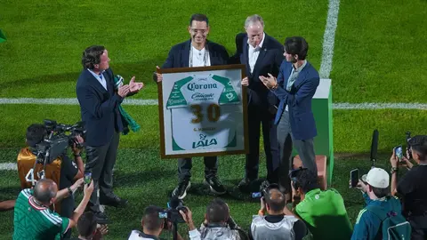 Gustavo Mendoza fue homenajeado con Santos Laguna l MEXSPORT
