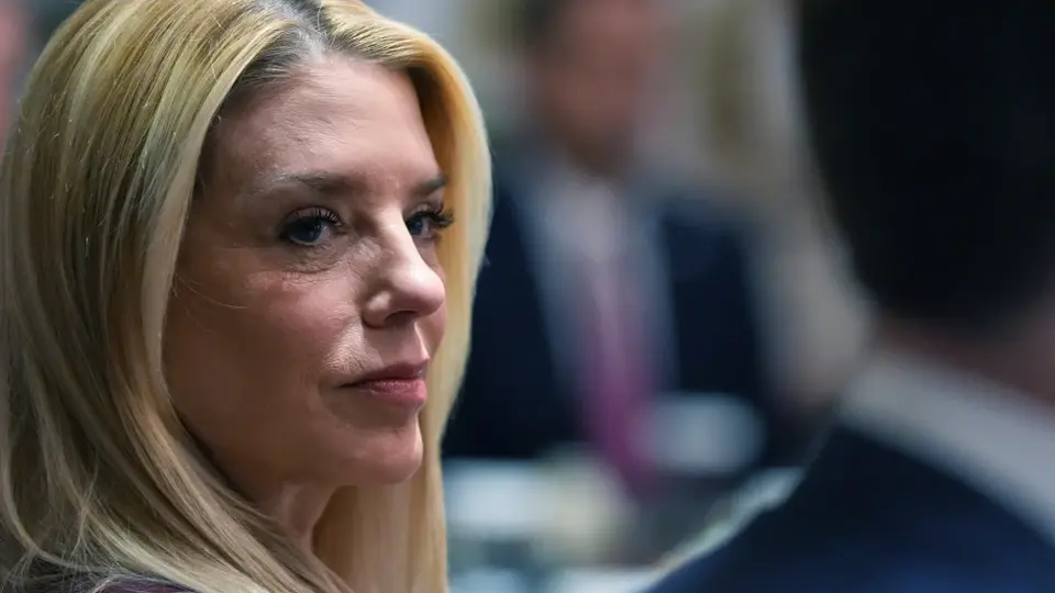 Donald Trump anunció la salida de Pam Bondi en medio de polémicas dentro del Departamento de Justicia./ AP