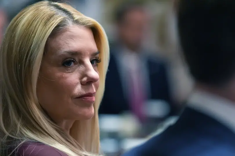 Donald Trump anunció la salida de Pam Bondi en medio de polémicas dentro del Departamento de Justicia./ AP