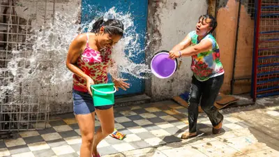 Multas por tirar agua en Sábado de Gloria en CDMX 2026: de cuánto son y qué dice la ley