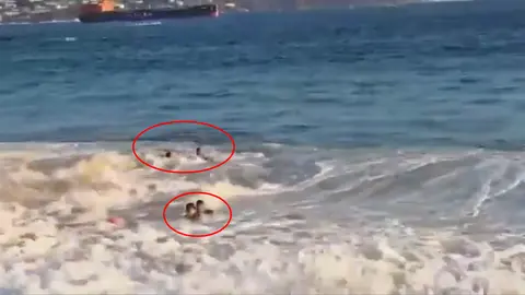 La final, los turistas se salvaron tras ignorar la bandera roja de peligro / Redes Sociales
