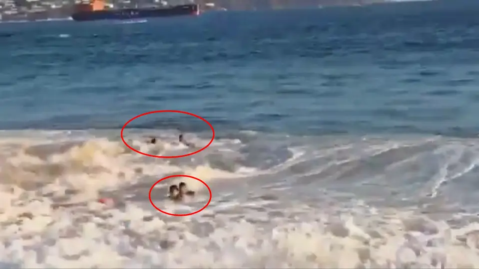 La final, los turistas se salvaron tras ignorar la bandera roja de peligro / Redes Sociales