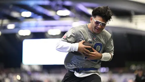 Puka Nacua durante un entrenamiento con Rams l AFP