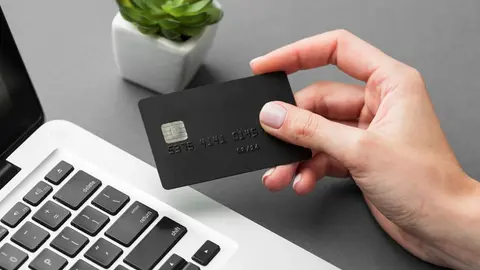 No hay un monto máximo para depositar en tu tarjeta de débito en 2026 / FREEPIK