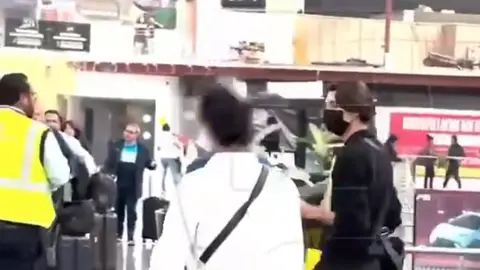 Los hijos de Luis Miguel fueron captados hace unas semanas en el aeropuerto de la CDMX / Especial