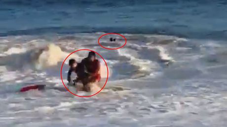 VIDEO: Turistas ignoran bandera roja en Acapulco y por poco no la cuentan