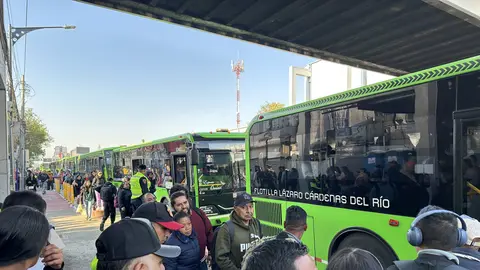 Camiones de RTP prestaron servicio para que la gente pudiera llegar a sus destinos / X: @israellorenzana