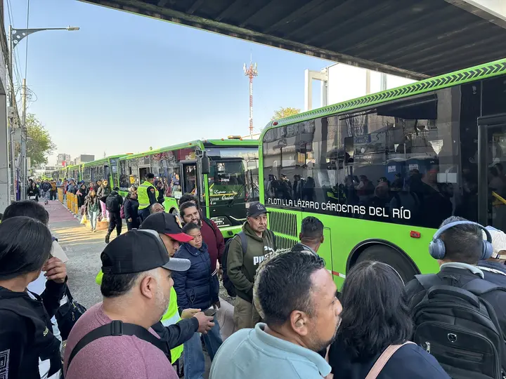 Camiones de RTP prestaron servicio para que la gente pudiera llegar a sus destinos / X: @israellorenzana