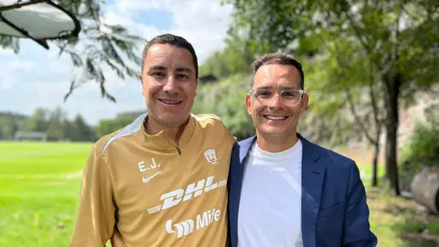 Gustavo Mendoza junto a Efraín Juárez l X: @GusMenTV