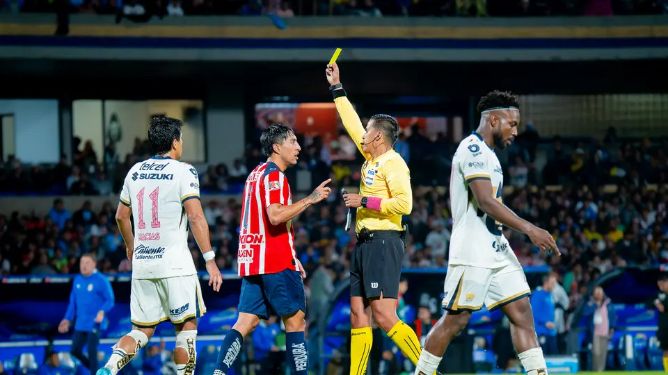 Duelo entre Chivas y Pumas correspondiente a la Jornada 12 del Apertura 2025 de la Liga MX I IMAGO7