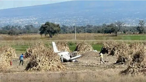 La aeronave cayó cerca del Parque Industrial San Miguel Quetzalcóatl./ x: @narcoblogger