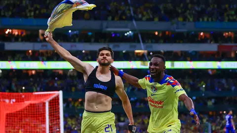 Henry Martín y Julián Quiñones en el último partido de las Águilas en el Azteca | IMAGO7