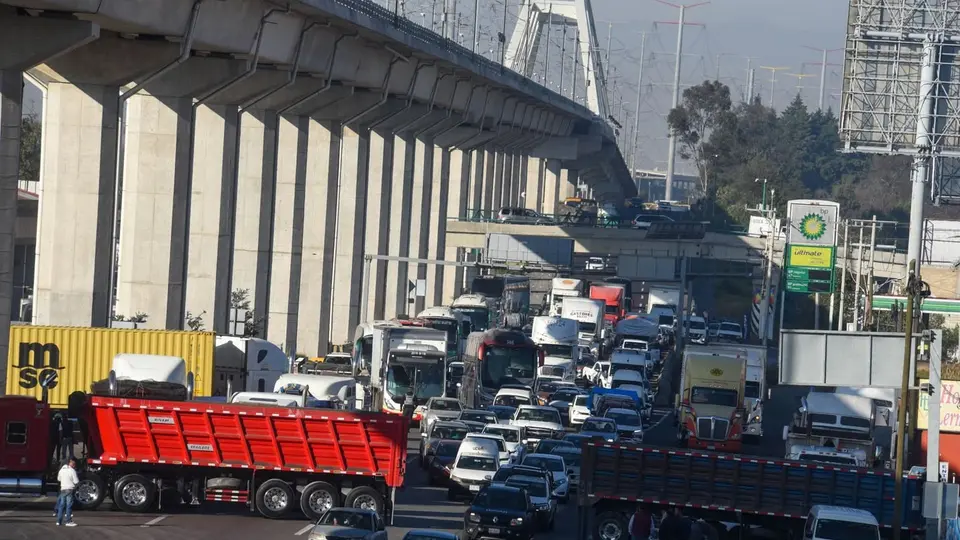 La protesta podría afectar la movilidad en todo el país si no hay algún acuerdo con los transportistas y agricultores / Redes Sociales