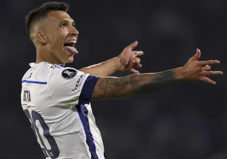 Rubén Botta durante un partido con Talleres l AP
