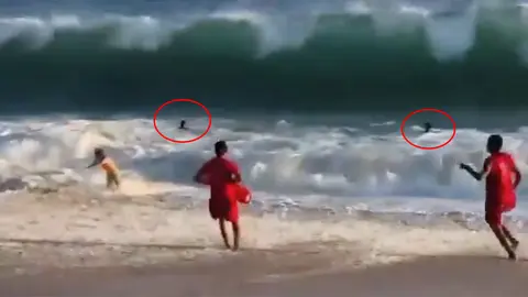 La marea creció en Acapulco y arrastró a dos turistas mar adentro / Redes Sociales