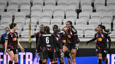 Olympic de Lyon Femenil goleando a VfL Wolfsburg | AFP